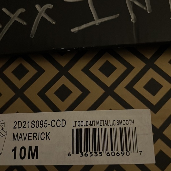 Charles David Maverick gold platform t strap sandals heels Sz 10 - Picture 7 of 11